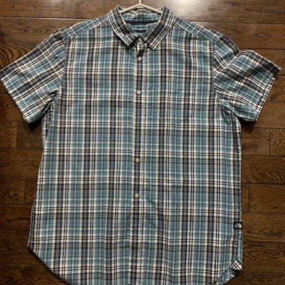The North Face Other - THE NORTH FACE MENS SHORT SLEEVE  BUTTON